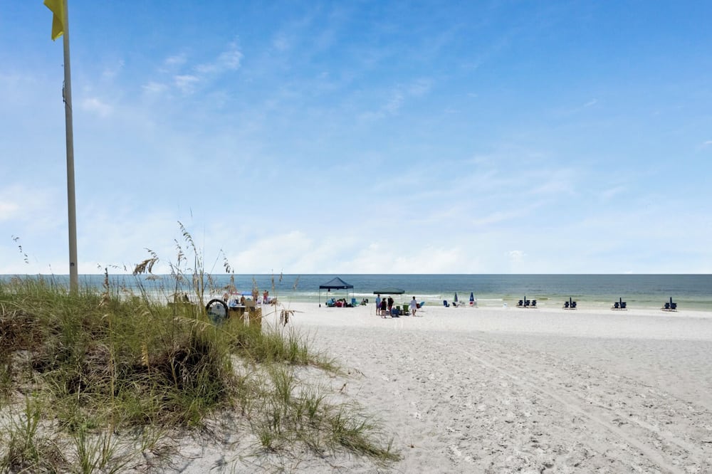 2 Minutes To The Beach & Dog Friendly - Sleeps 4