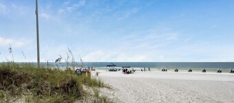 2 Minutes To The Beach & Dog Friendly - Sleeps 4