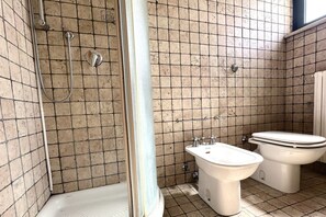 Ducha, bidé y toallas