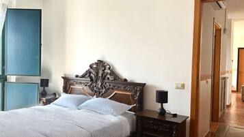 2 bedrooms, bed sheets