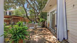 Property grounds - 2 Minutes to the Beach; Close to Seaside, Vintage Cottage in Old Seagrove (Santa Rosa Beach)