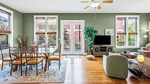 House, Multiple Beds, Patio, Ocean View (Emerald Rose) | Living area