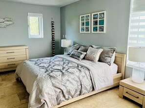 1 habitación, caja de seguridad en la habitación y escritorio 