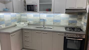 LÀgenhet | Eget kök | KylskÄp, mikrovÄgsugn, ugn och spishÀll