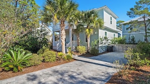 Property grounds - Modern Beach Home in Seagrove - Across From Eastern Lake (Santa Rosa Beach)