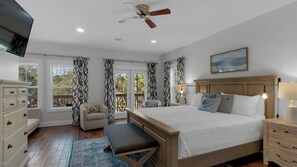 Hus - flere senge - terrasse - udsigt til have (3 Mermaids Haven) | 4 soveværelser, individuelt design, individuel indretning, sengetøj