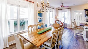 House, Multiple Beds, Patio, Pool View (Southern Breeze) | In-room dining