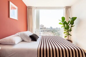 2 bedrooms, desk, iron/ironing board, travel cot - Exquisite Condesa Gem: Stunning Views, Pool & Gym (Ciudad de México)