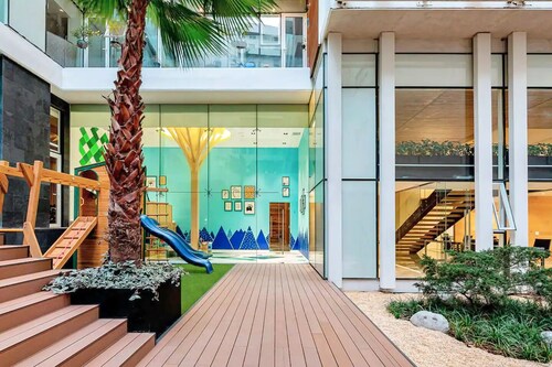 Exquisite Condesa Gem: Stunning Views, Pool & Gym