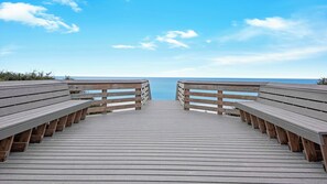 Hus, flere senger, terrasse, hageutsikt (Making Memories) | Utsikt mot strand/hav