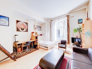1 chambre, bureau, fer et planche à repasser, Wi-Fi
