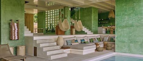 En 65-tommers smart-TV med digitale kanaler samt Netflix