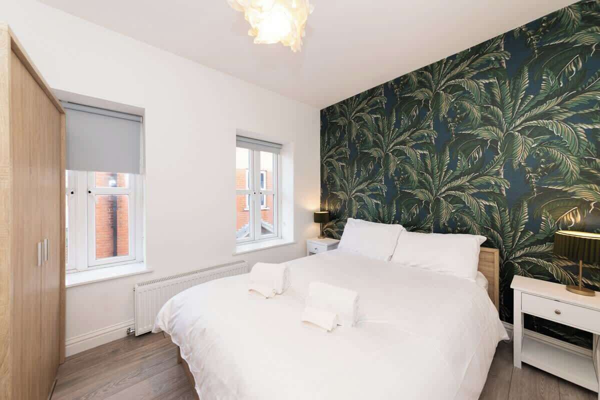 1 habitación, tabla de planchar con plancha, wifi gratis y ropa de cama 