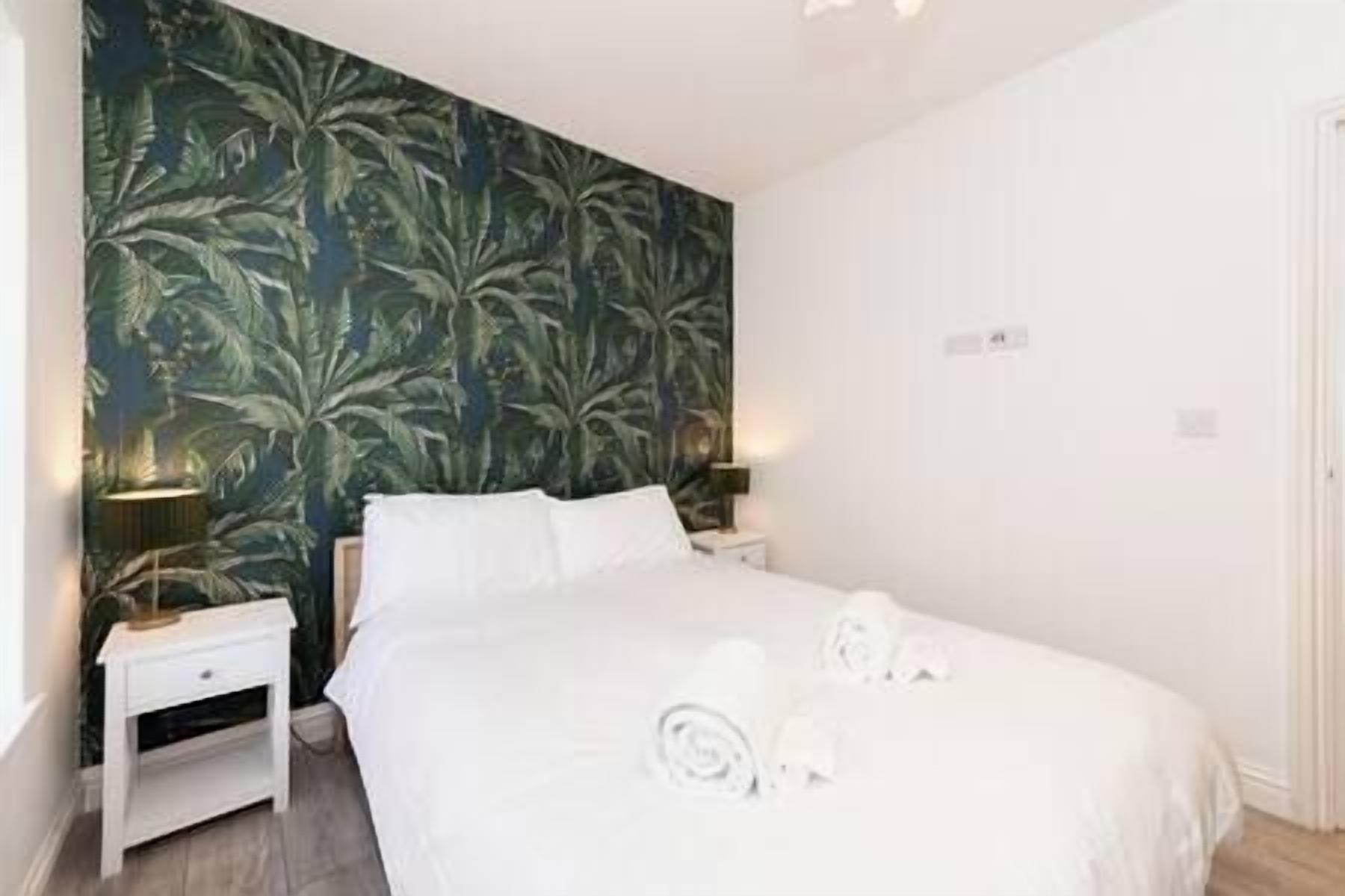 1 chambre, fer et planche à repasser, accès au Wi-Fi (inclus)