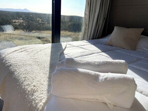 1 bedroom, bed sheets - Glass Pod near Grand Canyon (Ash Fork)