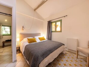 1 bedroom, WiFi, bed sheets - 06BV : Quiet cottage with pool (Grasse)