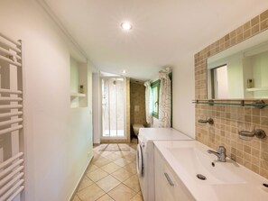 Shower, hair dryer, towels - 06BV : Quiet cottage with pool (Grasse)