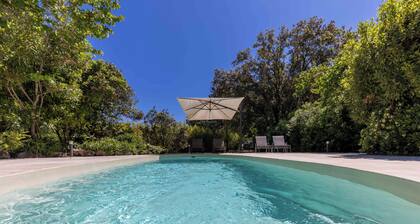 06BV2 : Nice cottage with pool