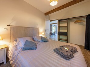 1 bedroom, WiFi, bed sheets