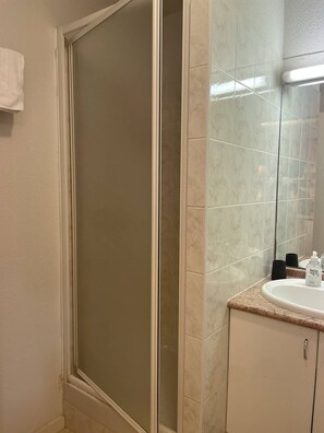 Shower, hair dryer, towels, toilet paper