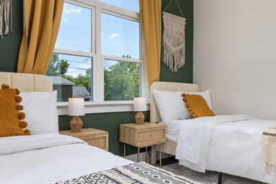 Brand New 4bd - Modern - Prime Location - Spacious