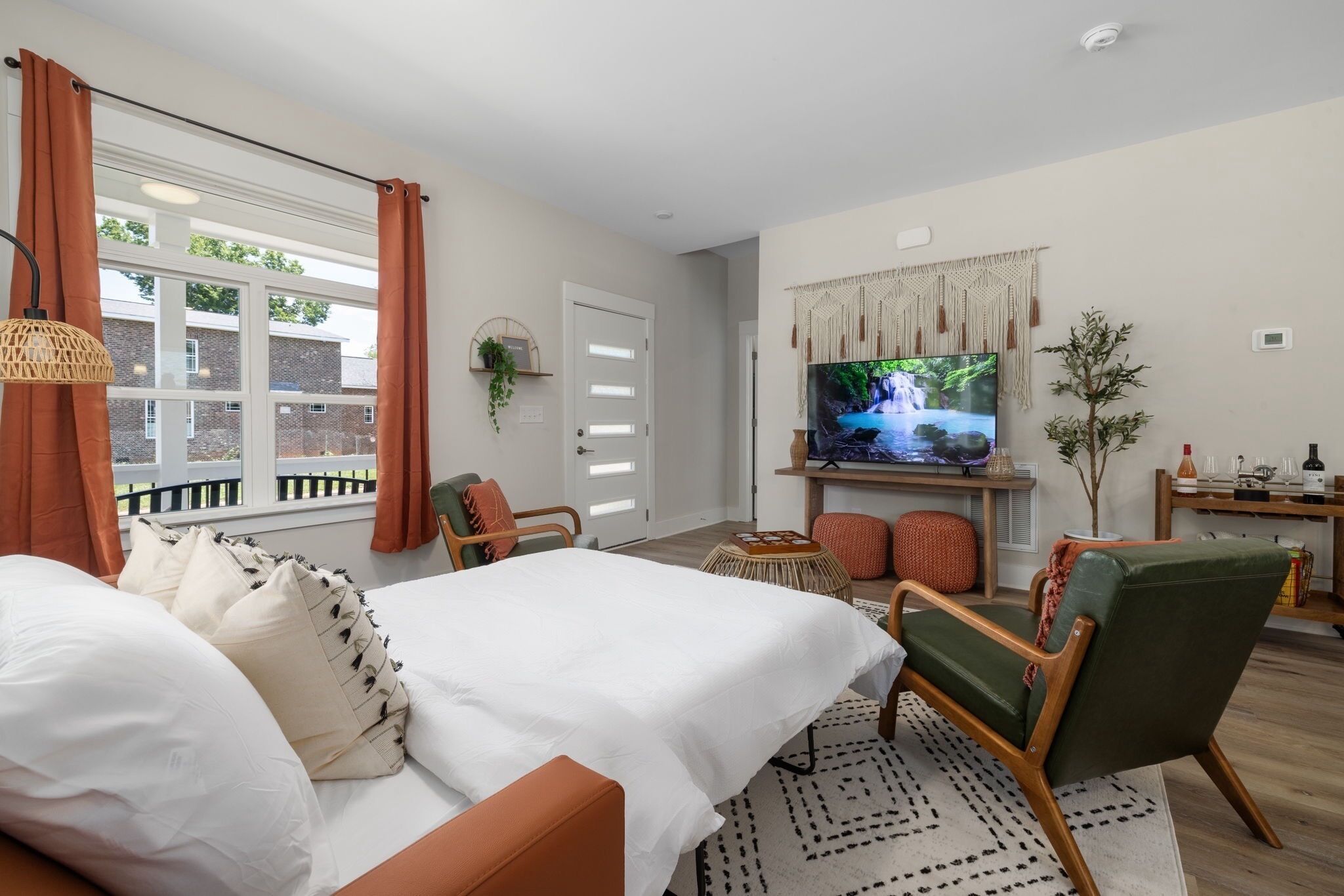 4 habitaciones, escritorio, tabla de planchar con plancha y wifi 