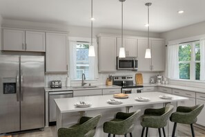 冰箱、微波炉、烤箱、炉灶