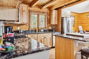 Fridge, microwave, oven, stovetop - Secluded Rocky Mountain Cabin With 5 Star Views (Breckenridge)