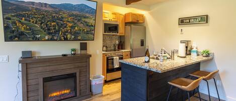 ثلاجة، ميكروويف، فرن، موقد طهي مسطح