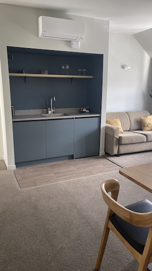 Kamar Double atau Twin Deluks, 1 kamar tidur | Dapur pribadi | Microwave, pemanggang roti, dan peralatan masak/sendok-piring