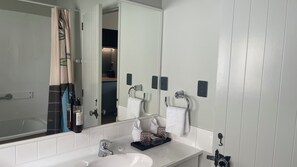 Apartment, 2 Schlafzimmer, Nichtraucher, Badewanne | Badezimmer