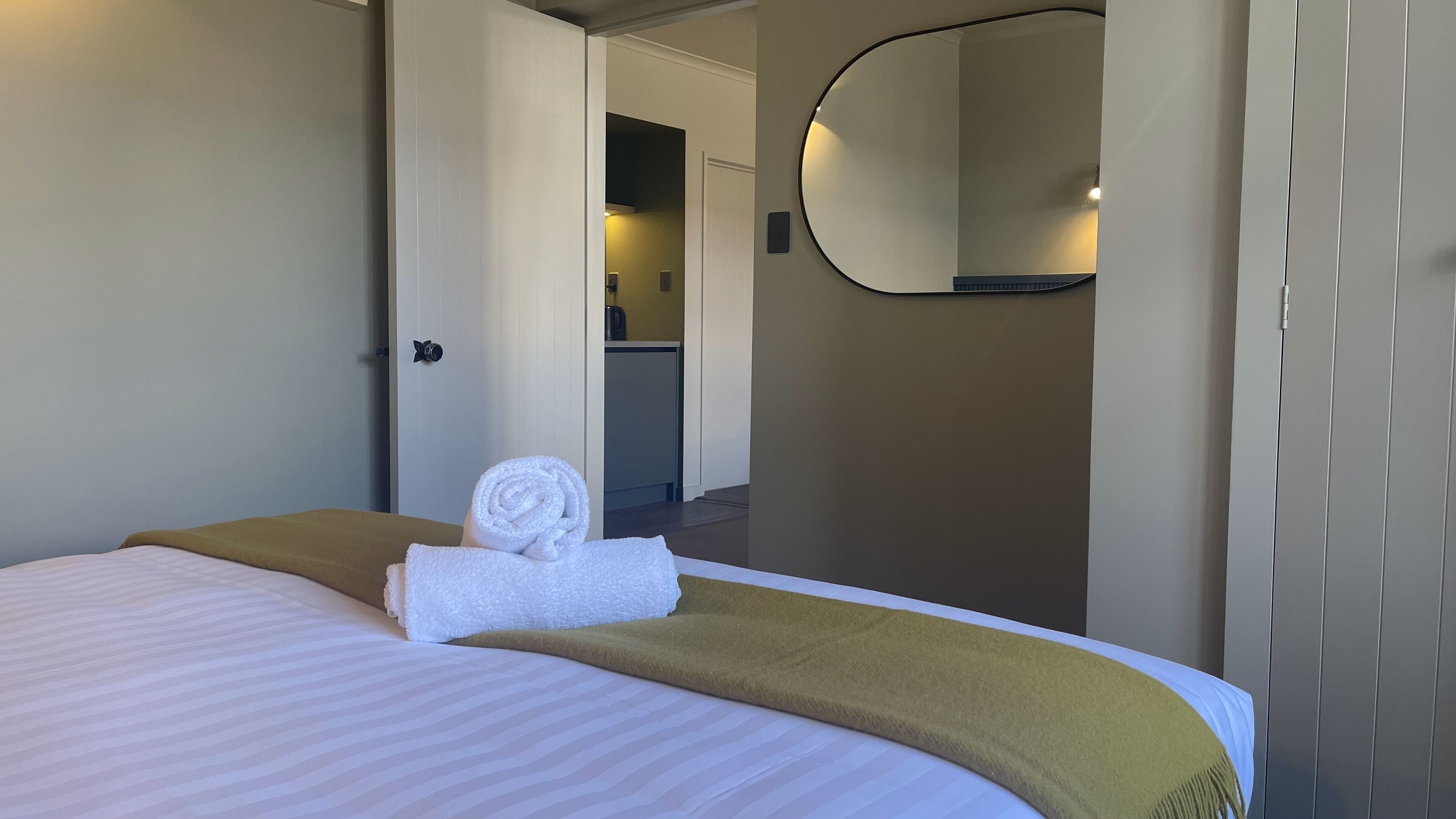 Departamento, 1 habitación, regadera para personas con discapacidad | Decoración personalizada, wifi gratis y ropa de cama 