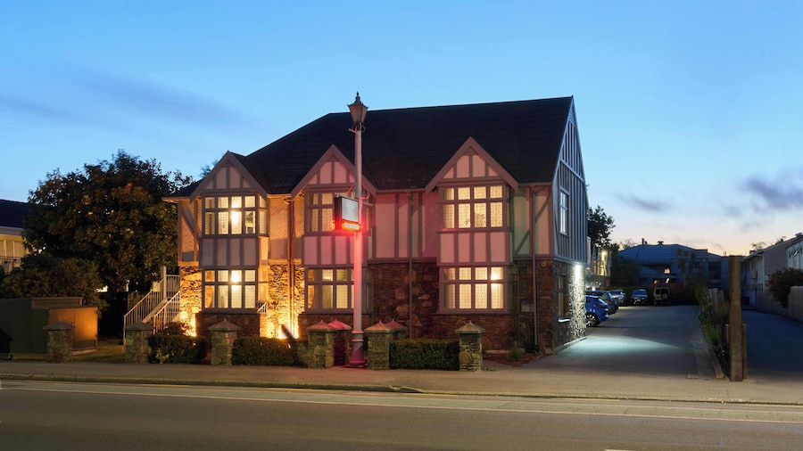 The Elmwood Motel