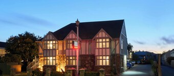 The Elmwood Motel