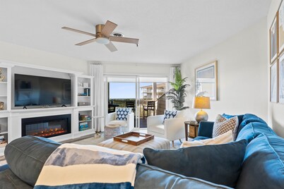 NEW! Oceanfront! Beach Vacation Bliss! 50 Steps ToThe Sand, Pool, Great Views.
