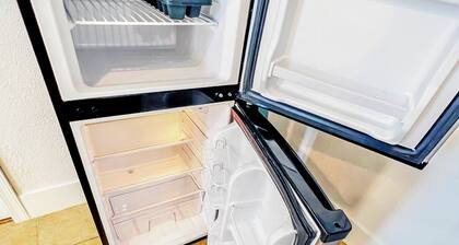 Artsy Studio w/Private Patio 5mins to Airport & Downtown PHX - Sky Harbor Suite