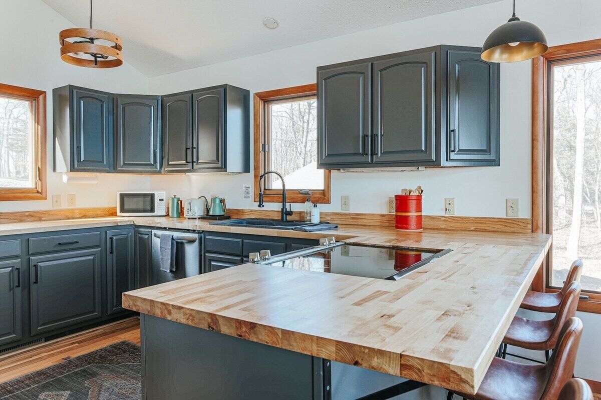 Kühlschrank, Mikrowelle, Ofen, Geschirrspüler