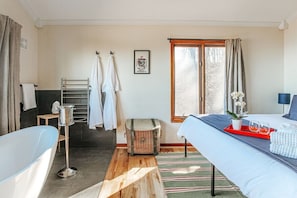 1 bedroom, iron/ironing board, WiFi (free), bed sheets - Elk Mountain Overlook: Breathtaking Views (Afton)