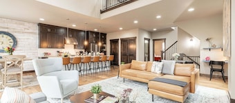 Luxe community amenities - Private hot tub, BBQ + Pet-friendly!