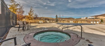 Luxe community amenities - Private hot tub, BBQ + Pet-friendly!