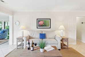 Smart-TV, Kamin, Bücher