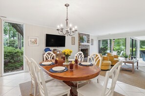 Dining - 56 Woodbine Villa @ Sea Pines | Walk to Beach Club| Golf View | Pickleball & Tennis (Hilton Head Island)