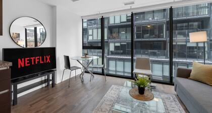 Chic 1BR - Lively King West - Downtown