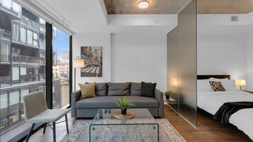1 habitación, escritorio, tabla de planchar con plancha y wifi gratis