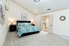 4 soverom, skrivebord, strykejern/-brett og wi-fi (inkludert)