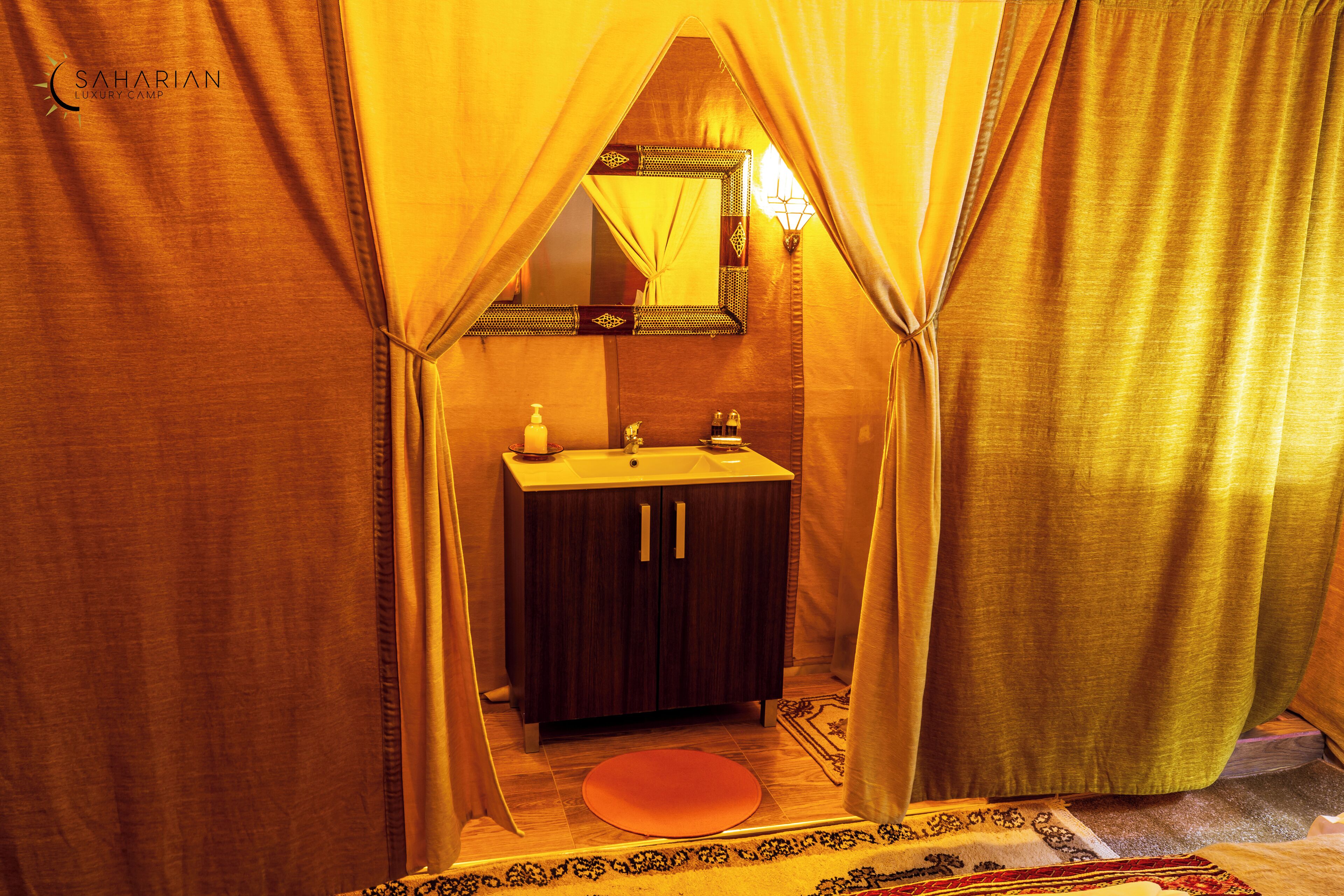 Ducha, toallas, jabón, shampoo