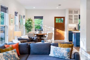 TV, offices - The Soco House | Stylish 3BR Near SoCo Shops (Austin)