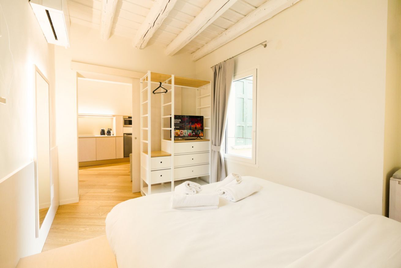 1 bedroom, iron/ironing board, internet, bed sheets