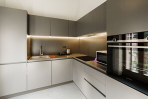 Refrigerador, microondas, horno y lavavajillas 