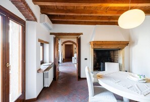 Dining - Merici residence, elegant and fairytale-like (Verona)